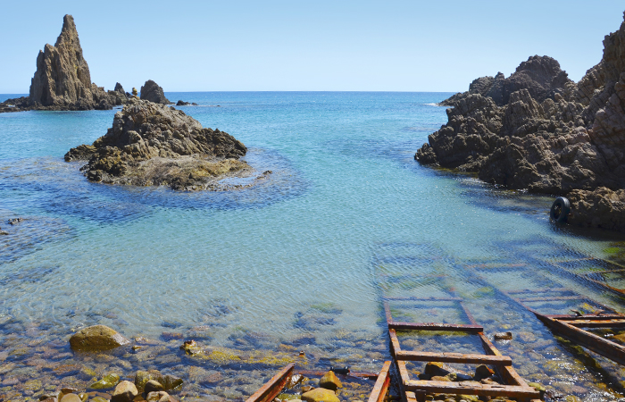 Kuva: Kirkasta vettä Cala de las Sirenas -rannalla.