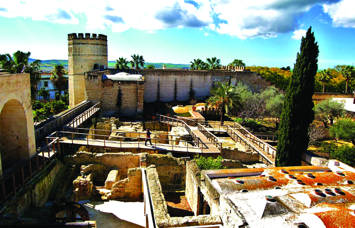 Kuvassa Alcázar-linnoitus.