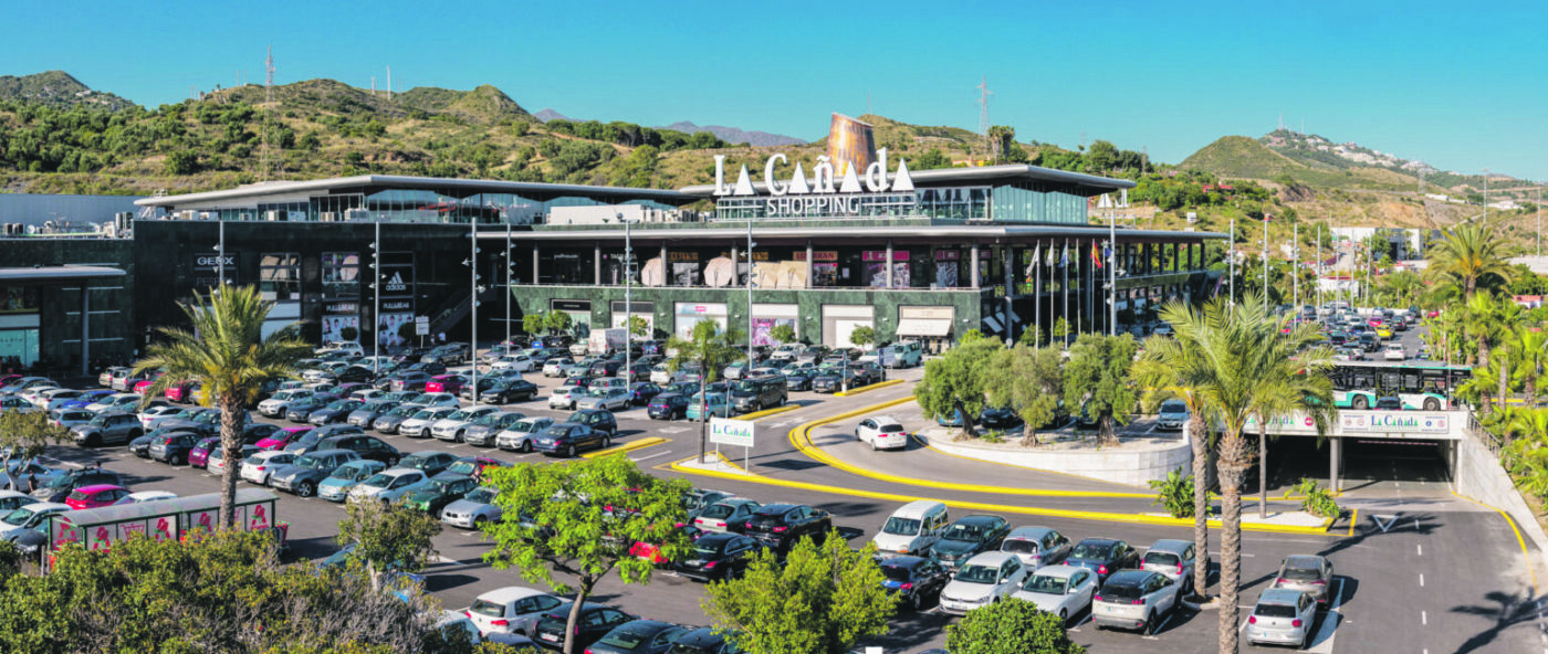 La Cañada ostoskeskus ulkoa kuvattuna